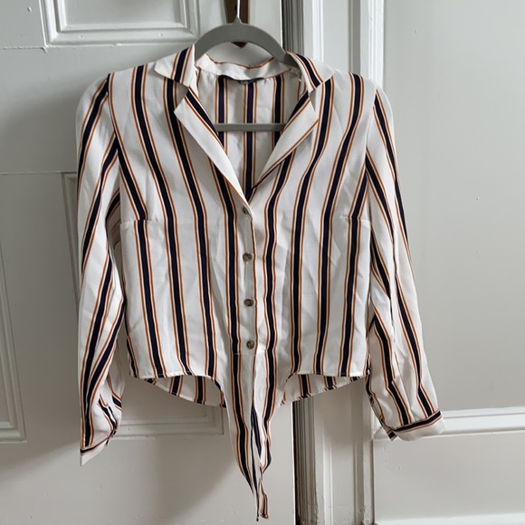 Women’s button down blouse with front tie. - Picture 2 of 3